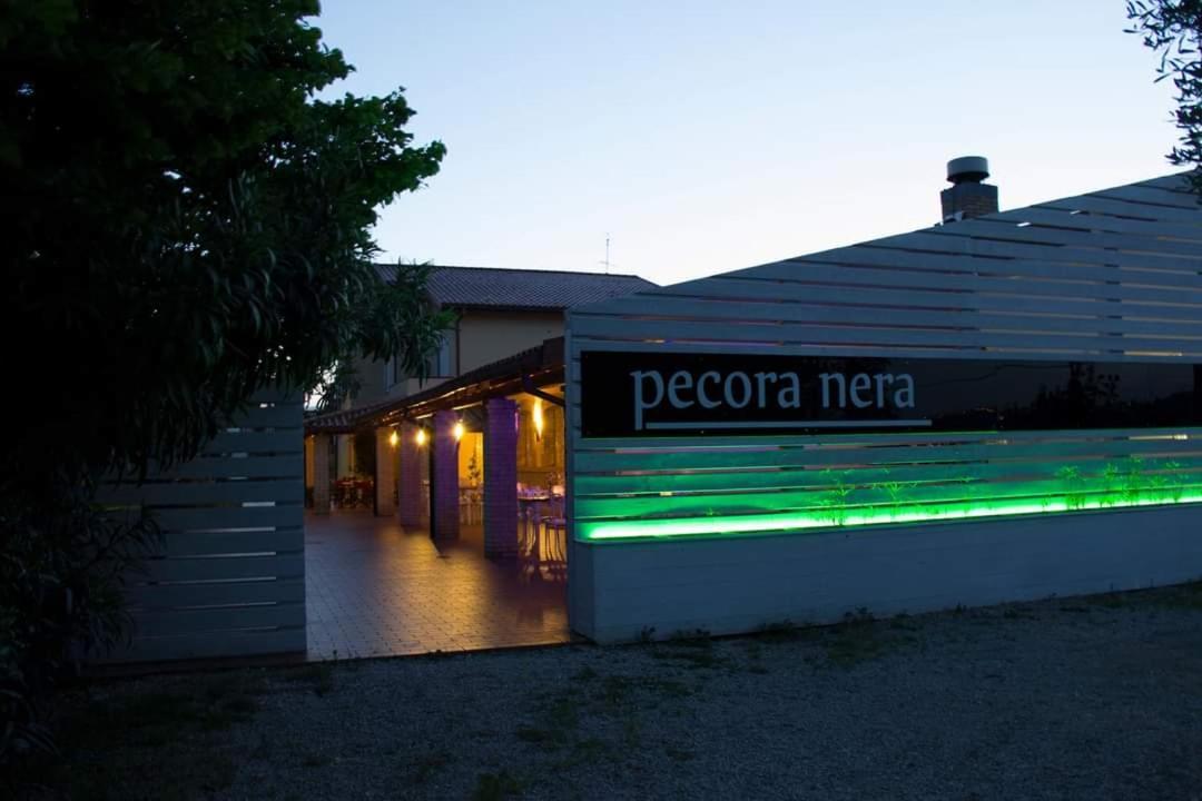 Gasthaus Country-House Pecora Nera Mosciano SantʼAngelo Exterior foto